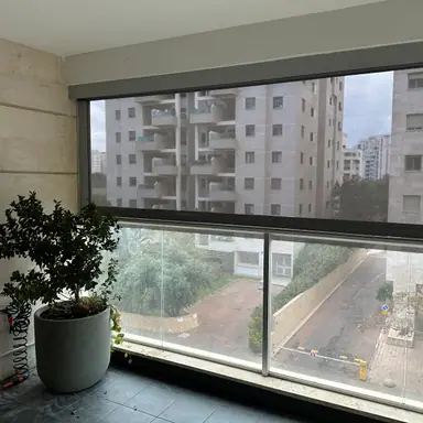 עבודה של איציק, מתקין סוככים (5)