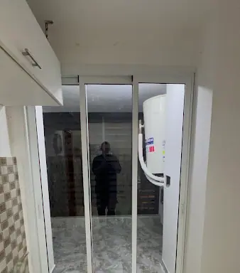 עבודה של דימה, מתקין תריסים (2)