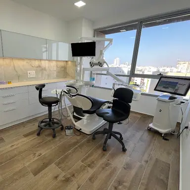 עבודה של אולגה, רופא שיניים (1)