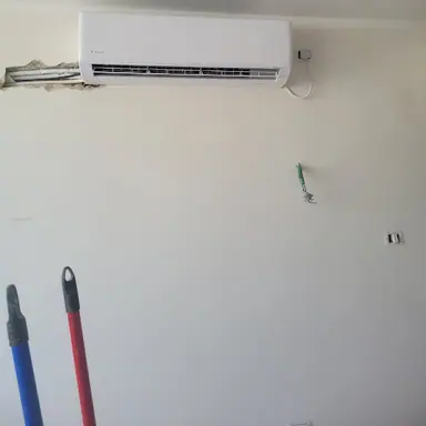 עבודה של אפי, טכנאי מזגנים (1)