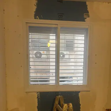 עבודה של שחר, סגירת מרפסת זכוכית (21)