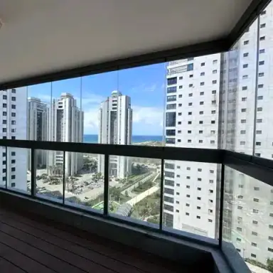 עבודה של אלון, סגירת מרפסת זכוכית (4)