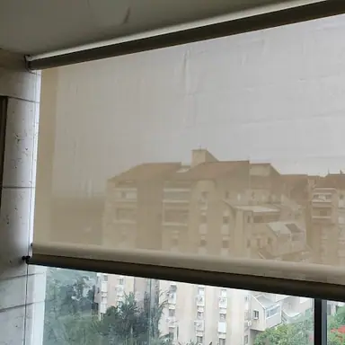 עבודה של בן, מתקין סוככים (1)