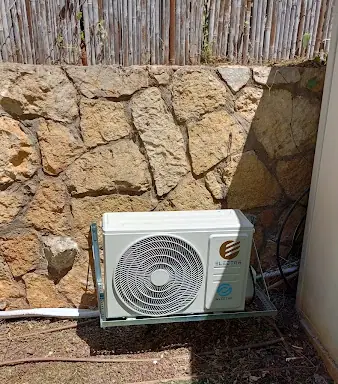 עבודה של שי, טכנאי מזגנים (3)