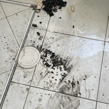 עבודה של אודי, אינסטלטור (1)