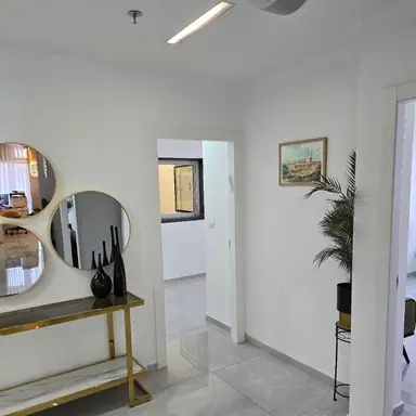 עבודה של פניאל, מתווך (1)