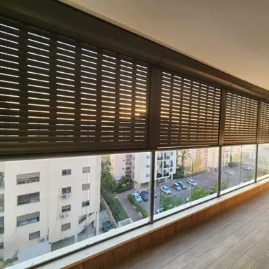 עבודה של אביאל, מתקין תריסים (10)