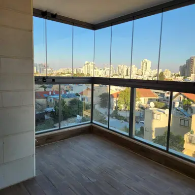 עבודה של ארז, סגירת מרפסת זכוכית (4)