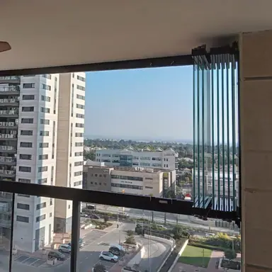 עבודה של דניאל, סגירת מרפסת זכוכית (13)