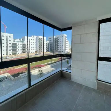 עבודה של ספרטק, סגירת מרפסת זכוכית (24)
