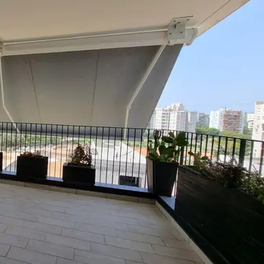עבודה של בן, מתקין סוככים (18)
