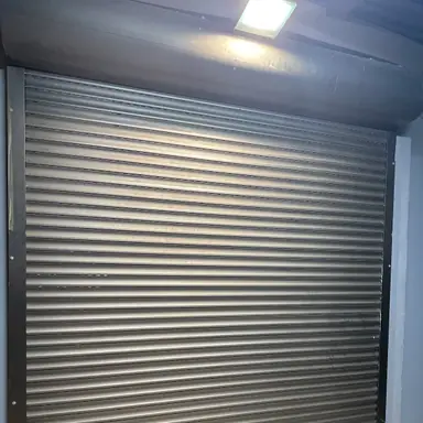 עבודה של אליאור, מתקין תריסים (2)