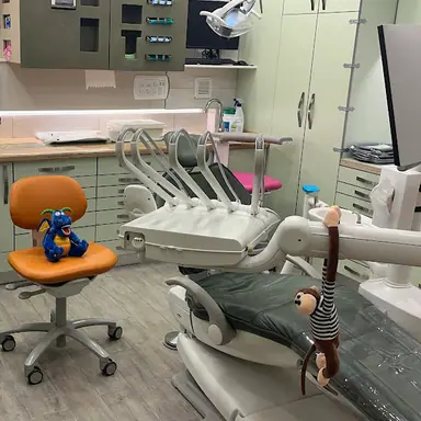 עבודה של אילנה, רופא שיניים (1)