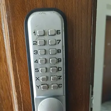 עבודה של שמעון, מנעולן (9)