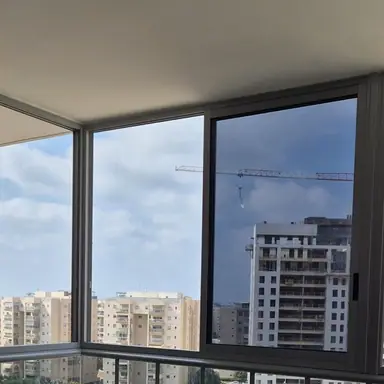 עבודה של ישראל, סגירת מרפסת זכוכית (13)