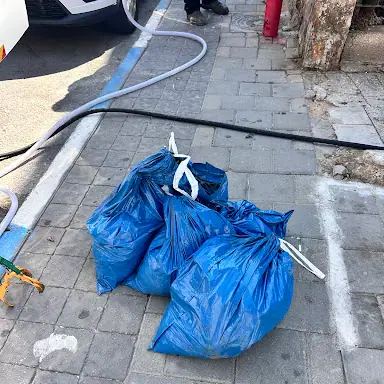 עבודה של אריק, חברת ביובית (6)