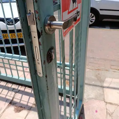עבודה של עוז, טכנאי שערים חשמליים (4)