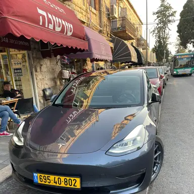 עבודה של אוראל, מוסך (6)