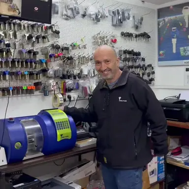 עבודה של אומן, מנעולן (5)
