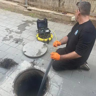 עבודה של אריק, חברת ביובית (16)