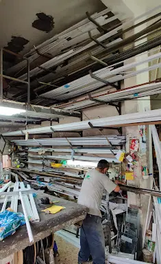 עבודה של נועם, מתקין תריסים (1)