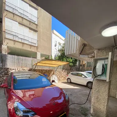 עבודה של מוטי, חשמלאי (9)