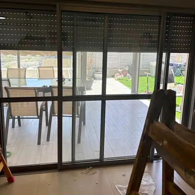 עבודה של אליאור, מתקין תריסים (13)