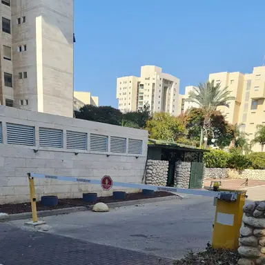 עבודה של רועי, טכנאי אזעקות ומצלמות (8)