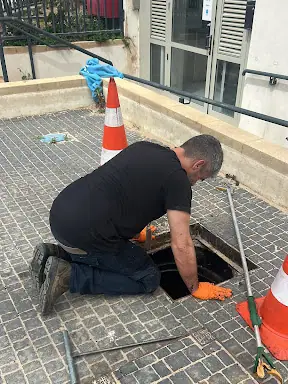 עבודה של אריק, חברת ביובית (10)