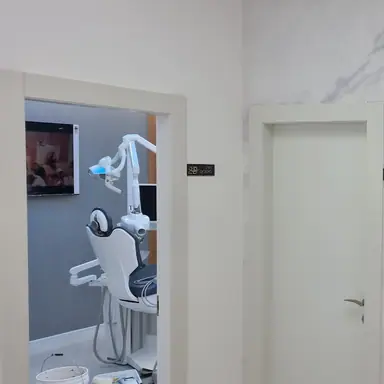 עבודה של מילאד, רופא שיניים (2)