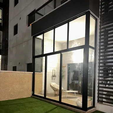 עבודה של ישראל, סגירת מרפסת זכוכית (17)