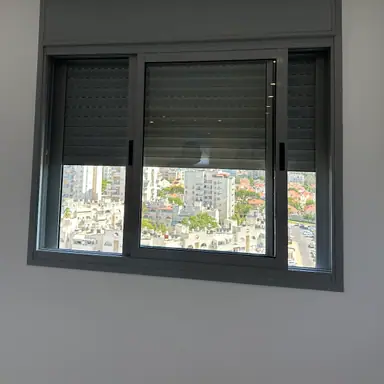 עבודה של אליאור, מתקין תריסים (15)