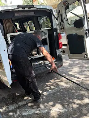 עבודה של אריק, חברת ביובית (9)