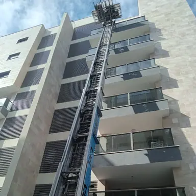 עבודה של גבי, מפעיל מנוף (24)