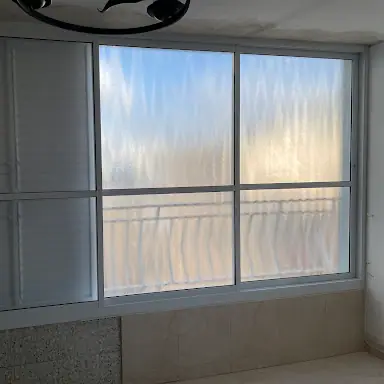 עבודה של זוהר, סגירת מרפסת זכוכית (7)