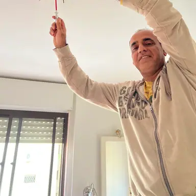 עבודה של יגאל, חשמלאי (5)