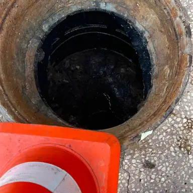 עבודה של אריק, חברת ביובית (23)
