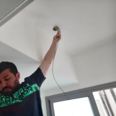 עבודה של רומן, חשמלאי (6)