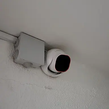 עבודה של דניס, טכנאי אזעקות ומצלמות (5)