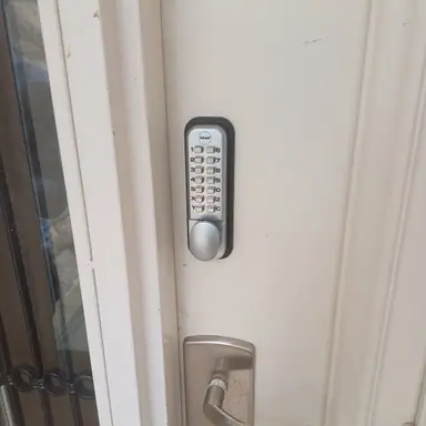 עבודה של שמעון, מנעולן (12)