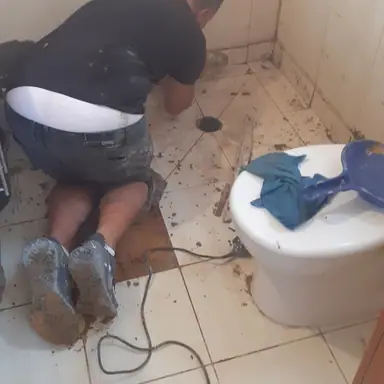 עבודה של פיני, אינסטלטור (12)