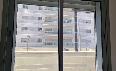עבודה של ארז, סגירת מרפסת זכוכית (12)