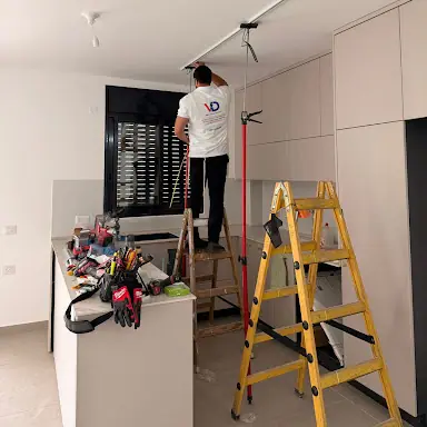 עבודה של דורון, חשמלאי (5)
