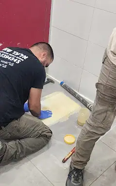 עבודה של אלעד, אינסטלטור (15)