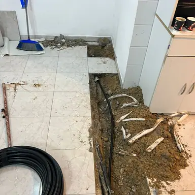 עבודה של פיני, אינסטלטור (11)