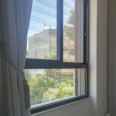 עבודה של ארז, סגירת מרפסת זכוכית (14)