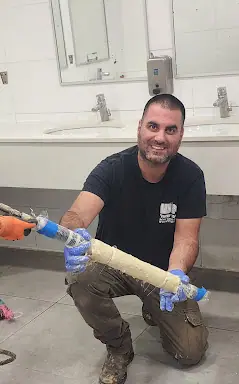 עבודה של אלעד, אינסטלטור (14)