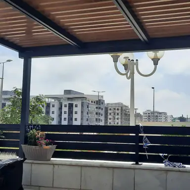 עבודה של גקי, מתקין פרגולות אלומיניום (9)