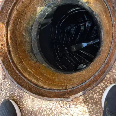 עבודה של אריק, חברת ביובית (24)