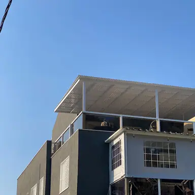 עבודה של שי, מתקין סוככים (10)